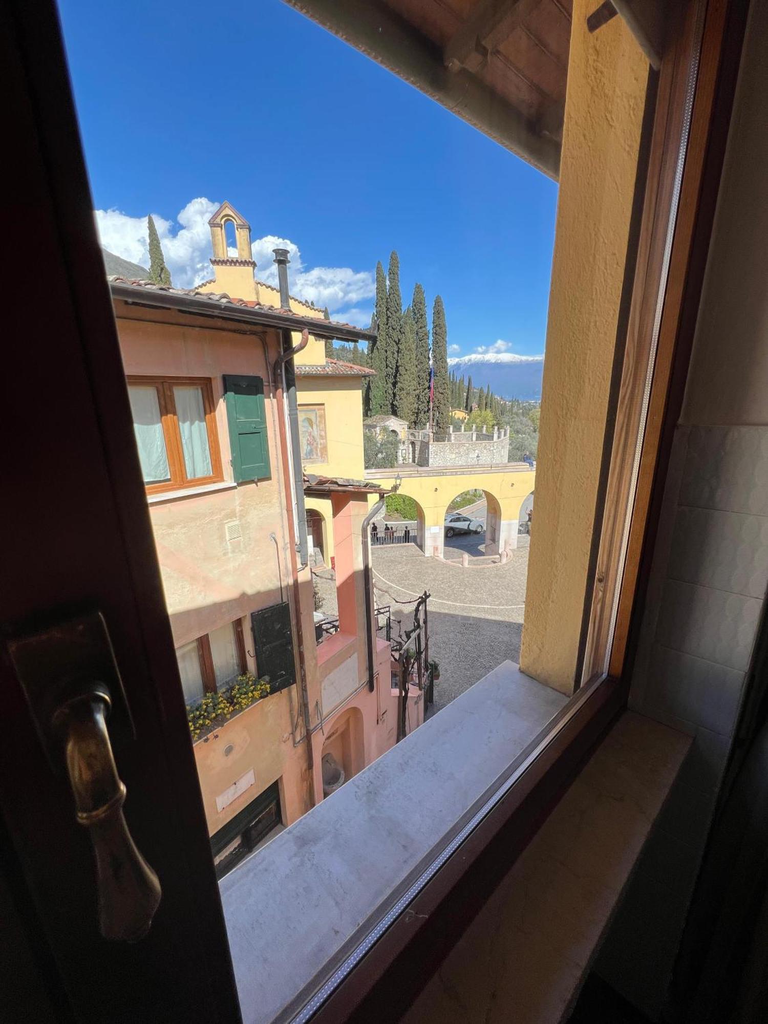 B&B Al Vittoriale Da Maja การ์โดเน ริเวียรา ภายนอก รูปภาพ