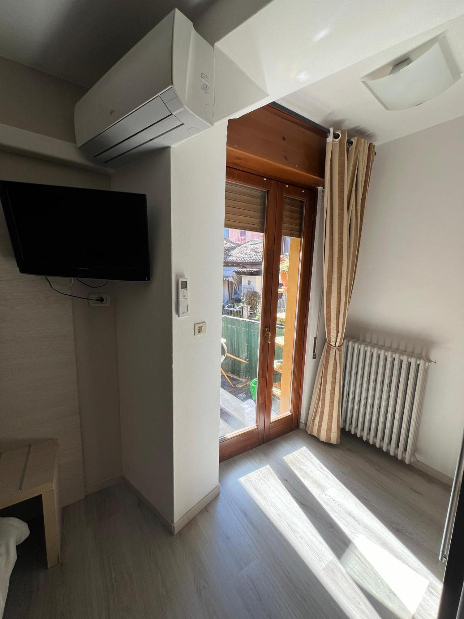 B&B Al Vittoriale Da Maja การ์โดเน ริเวียรา ภายนอก รูปภาพ
