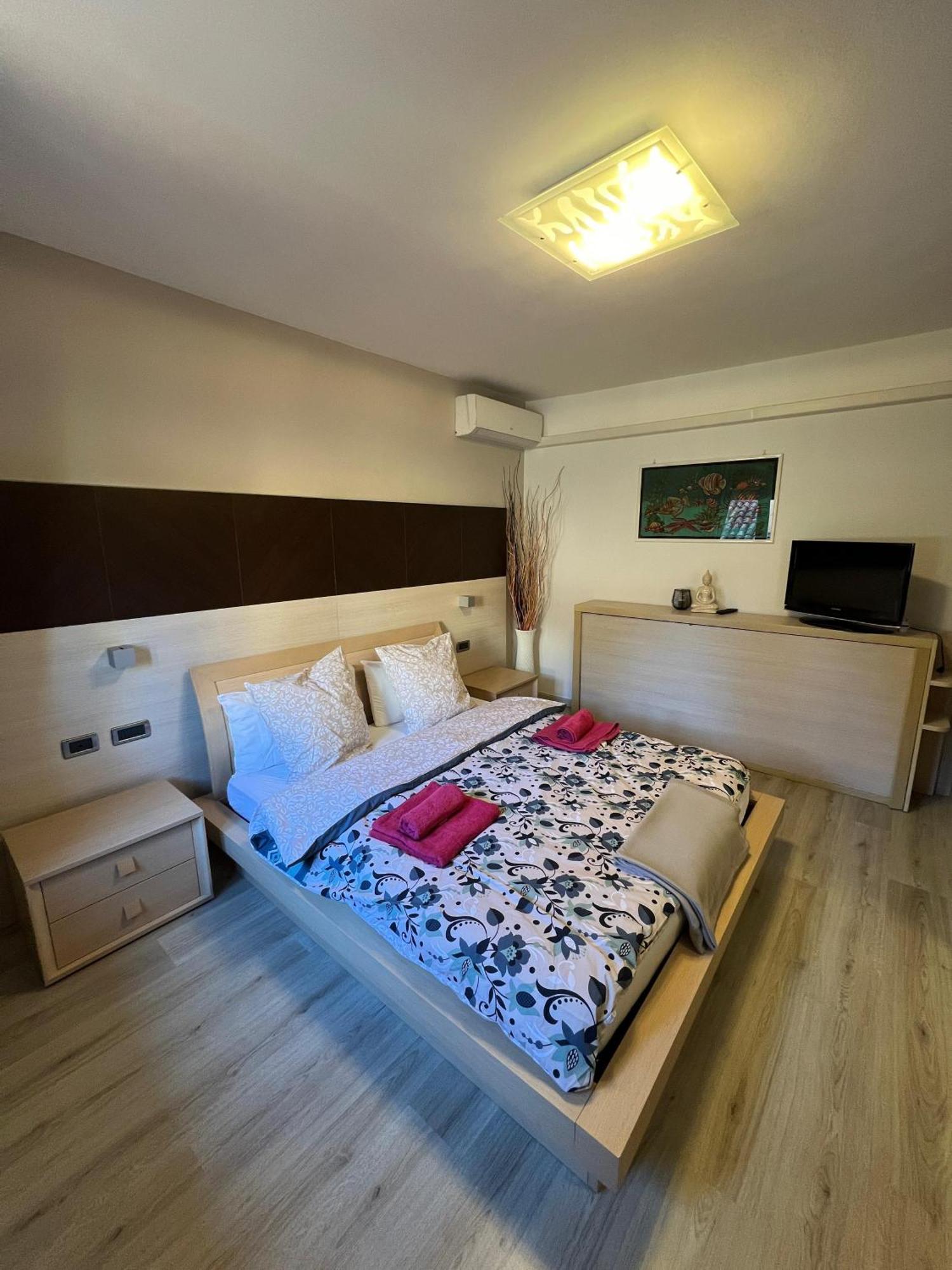 B&B Al Vittoriale Da Maja การ์โดเน ริเวียรา ภายนอก รูปภาพ