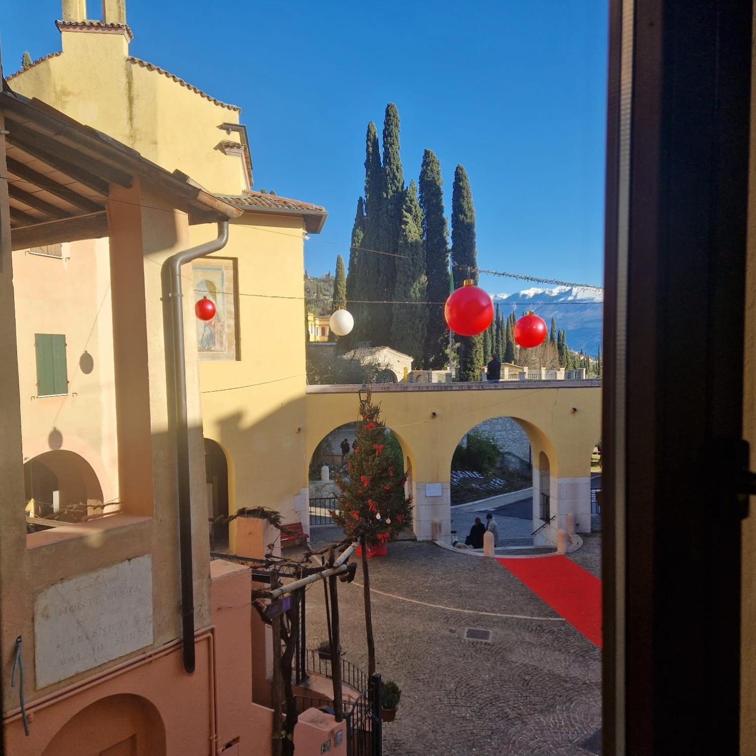 B&B Al Vittoriale Da Maja การ์โดเน ริเวียรา ภายนอก รูปภาพ
