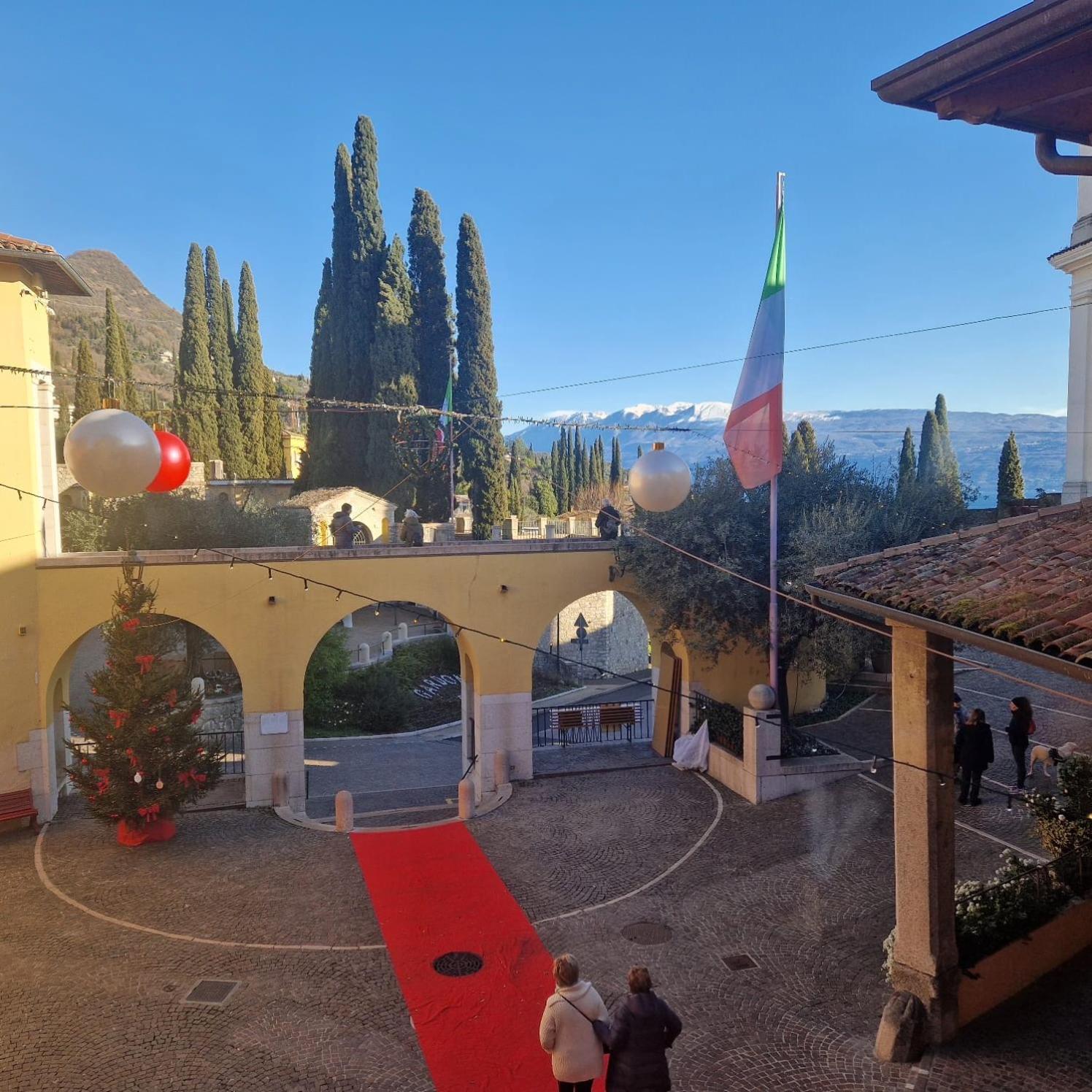 B&B Al Vittoriale Da Maja การ์โดเน ริเวียรา ภายนอก รูปภาพ