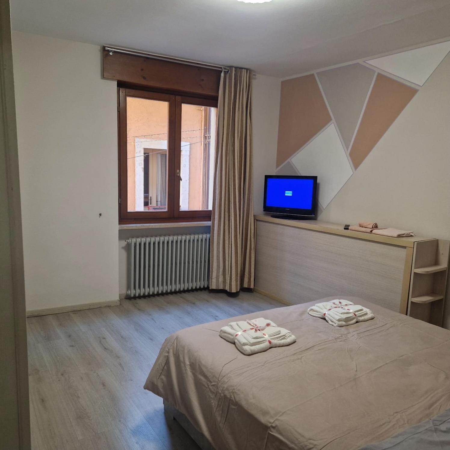 B&B Al Vittoriale Da Maja การ์โดเน ริเวียรา ภายนอก รูปภาพ