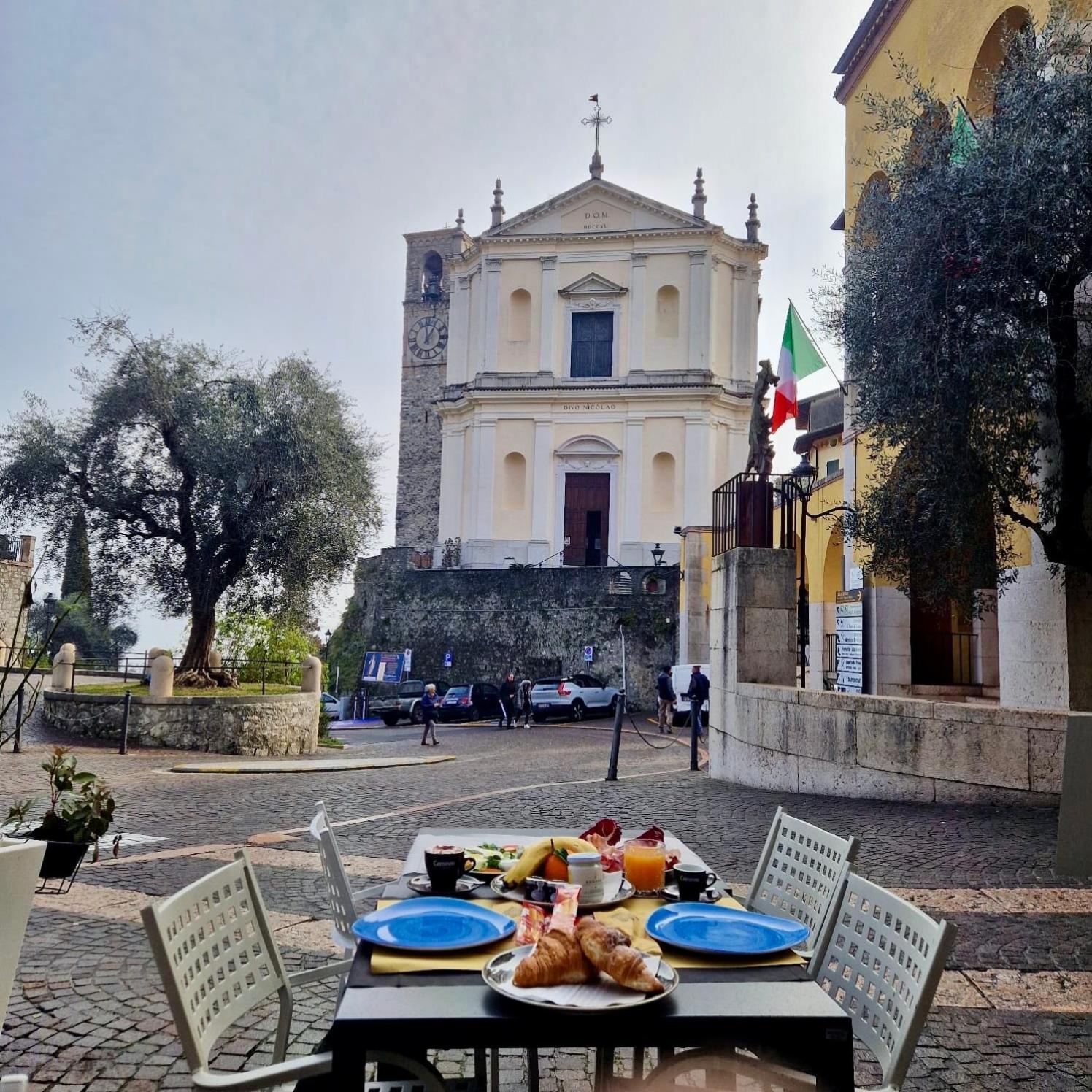 B&B Al Vittoriale Da Maja การ์โดเน ริเวียรา ภายนอก รูปภาพ