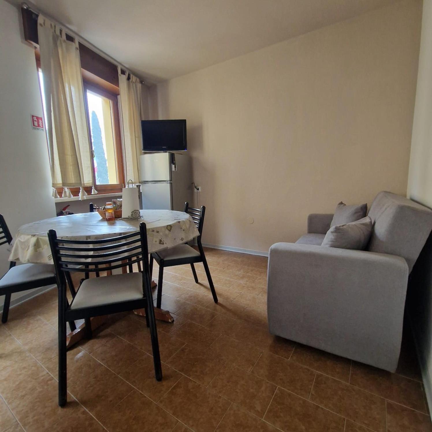 B&B Al Vittoriale Da Maja การ์โดเน ริเวียรา ภายนอก รูปภาพ