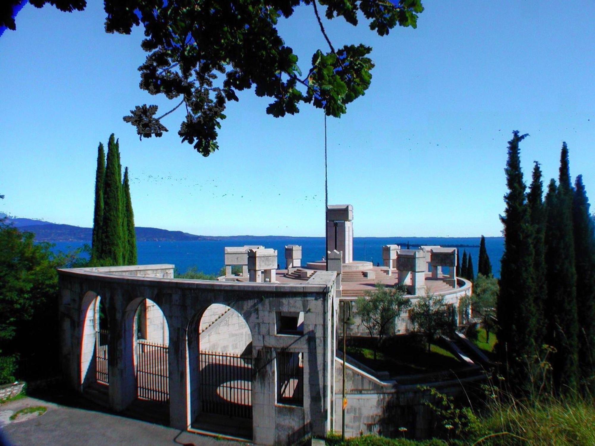 B&B Al Vittoriale Da Maja การ์โดเน ริเวียรา ภายนอก รูปภาพ