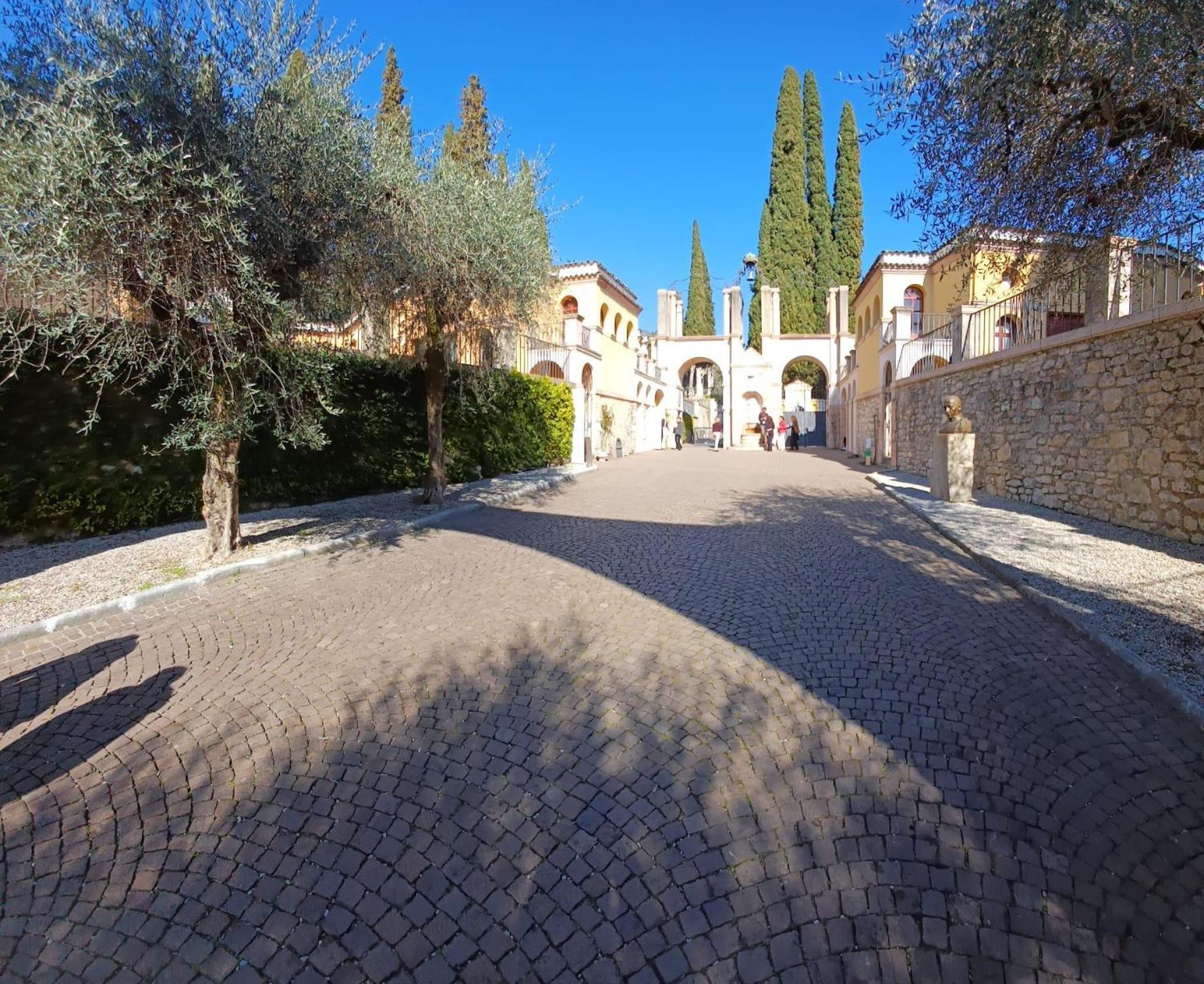 B&B Al Vittoriale Da Maja การ์โดเน ริเวียรา ภายนอก รูปภาพ