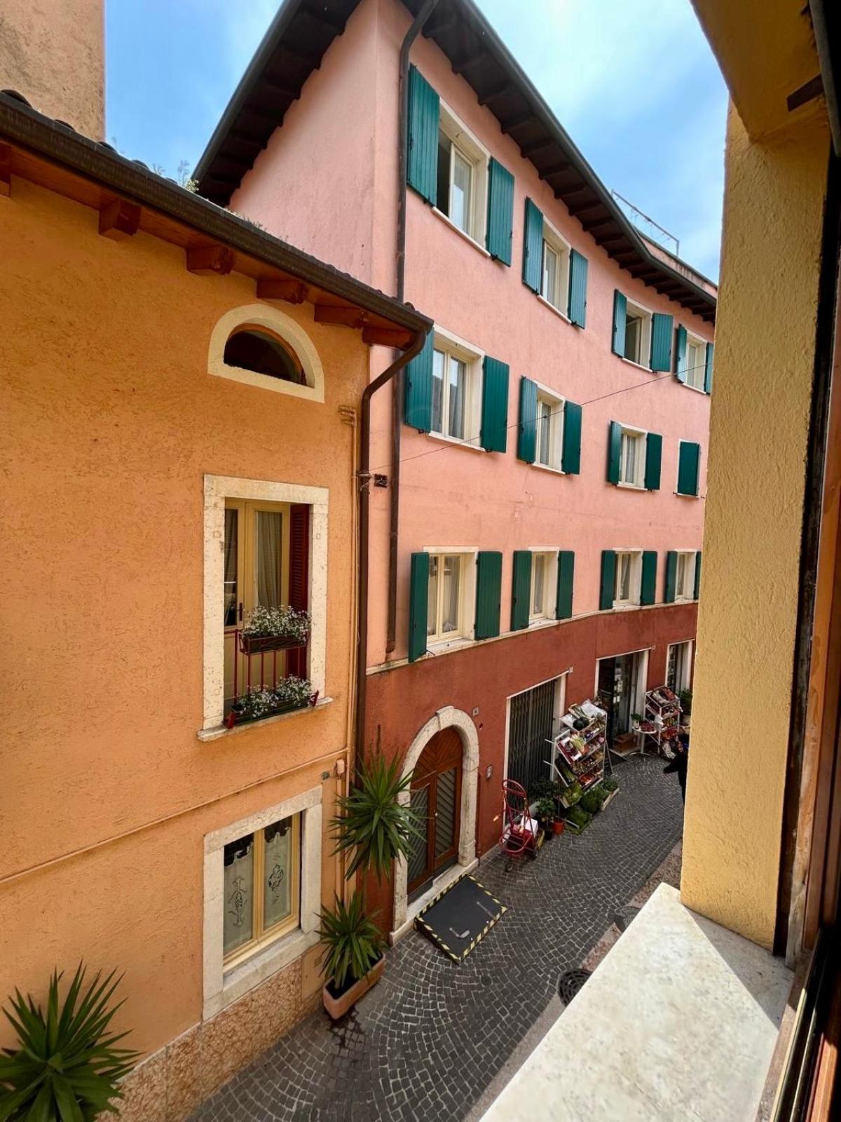 B&B Al Vittoriale Da Maja การ์โดเน ริเวียรา ภายนอก รูปภาพ