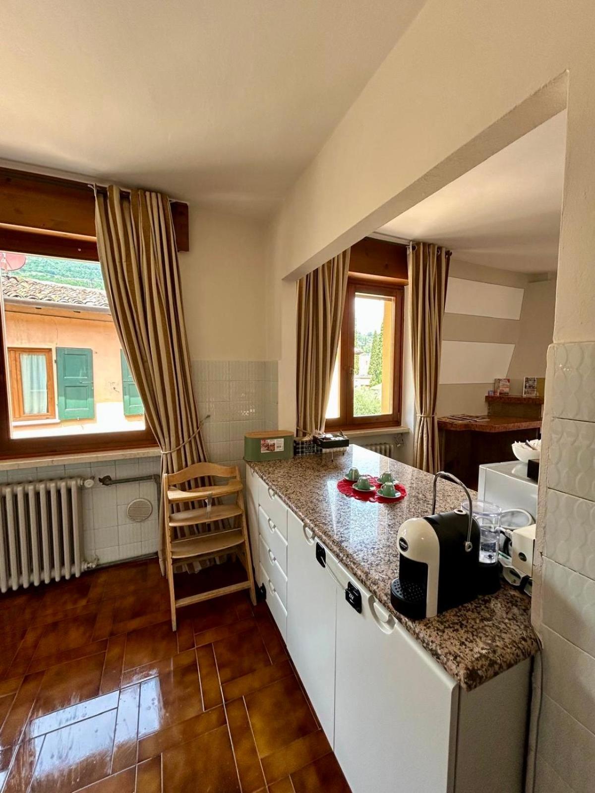 B&B Al Vittoriale Da Maja การ์โดเน ริเวียรา ภายนอก รูปภาพ