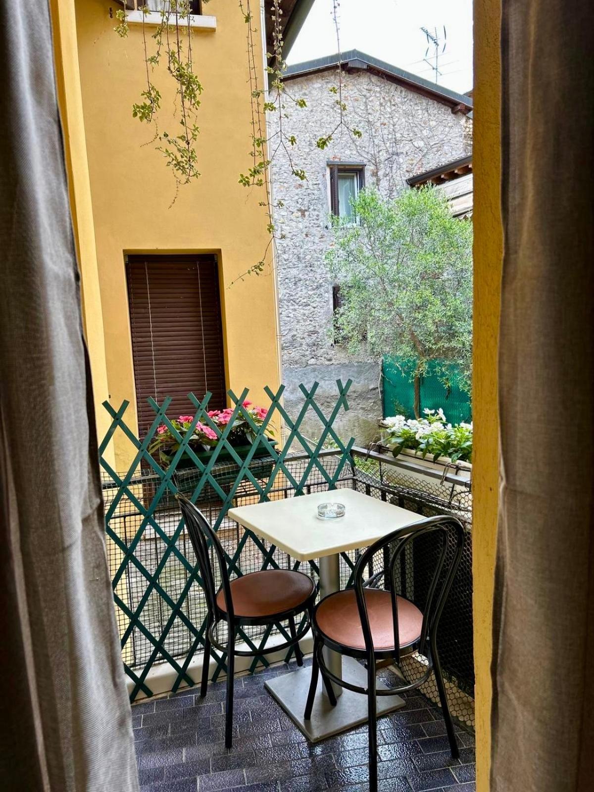 B&B Al Vittoriale Da Maja การ์โดเน ริเวียรา ภายนอก รูปภาพ