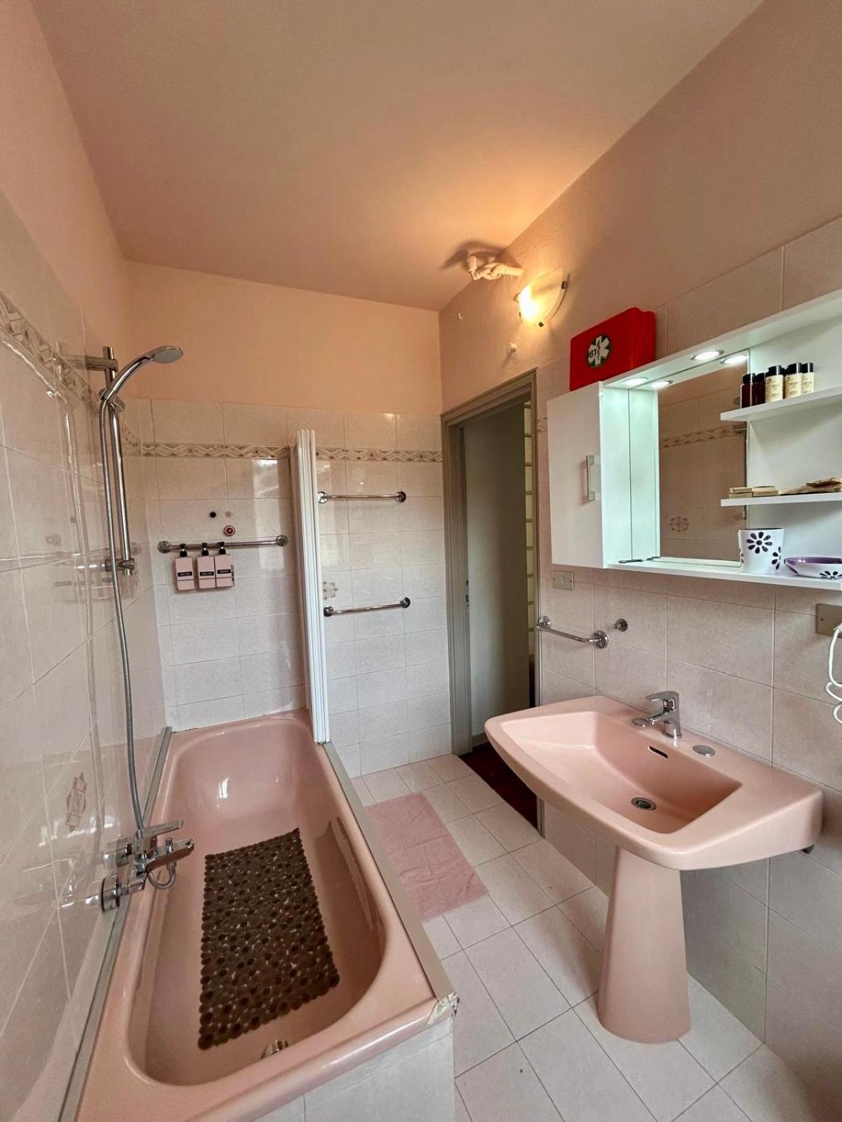 B&B Al Vittoriale Da Maja การ์โดเน ริเวียรา ภายนอก รูปภาพ